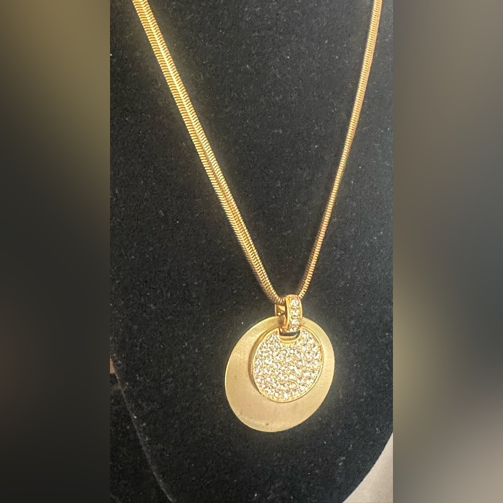Butler Vintage Elegant Gold Tone And Rhinestones Pendant Necklace - Picture 11 of 11